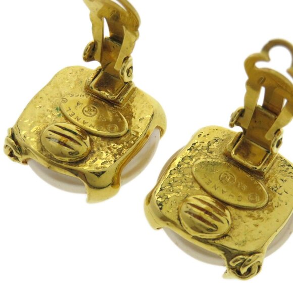 CHANEL Pearl Earrings - Picture 3 of 7